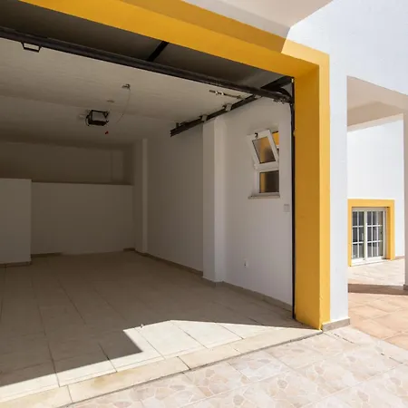 Villa Luxuosa Com Piscina, Garagem E Vista Mar *