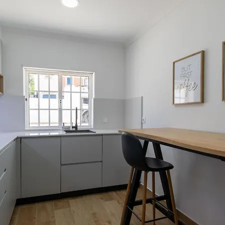 Luxuosa Com Piscina, Garagem E Vista Mar