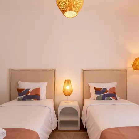 Villa Luxuosa Com Piscina, Garagem E Vista Mar