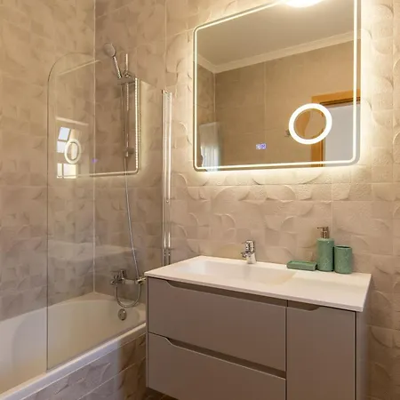 Luxuosa Com Piscina, Garagem E Vista Mar * Tavira