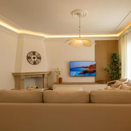 Luxuosa Com Piscina, Garagem E Vista Mar