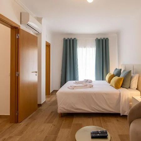 Villa Luxuosa Com Piscina, Garagem E Vista Mar Tavira