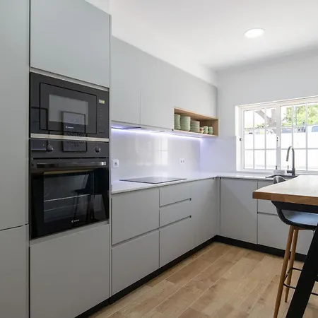 Luxuosa Com Piscina, Garagem E Vista Mar