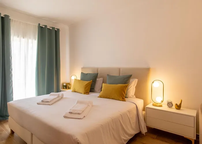 فيلة Luxuosa Com Piscina, Garagem E Vista Mar تافيرا