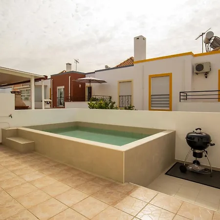 Villa Luxuosa Com Piscina, Garagem E Vista Mar