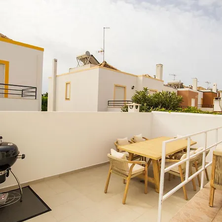 Luxuosa Com Piscina, Garagem E Vista Mar * Tavira