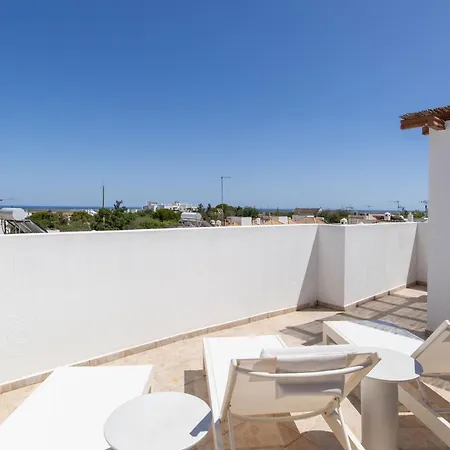 Villa Luxuosa Com Piscina, Garagem E Vista Mar