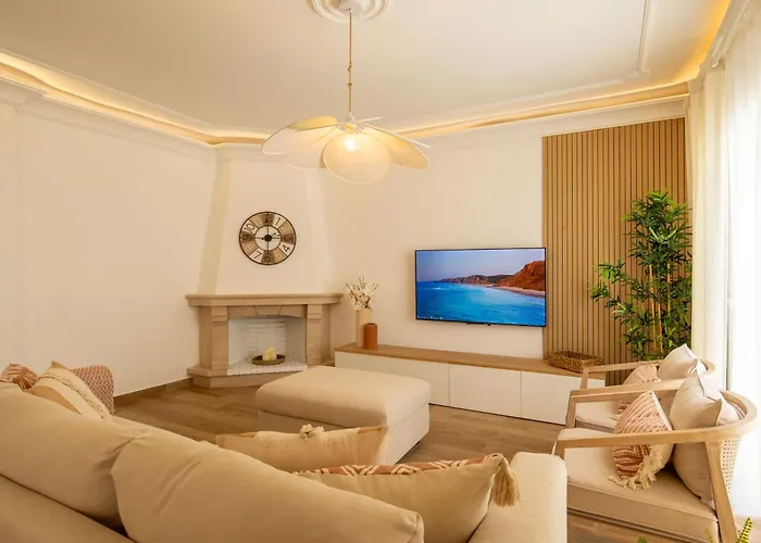 Luxuosa Com Piscina, Garagem E Vista Mar 别墅