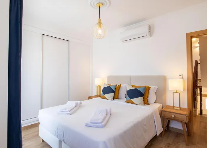 Luxuosa Com Piscina, Garagem E Vista Mar 塔维拉
