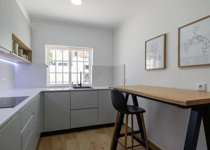 Luxuosa Com Piscina, Garagem E Vista Mar