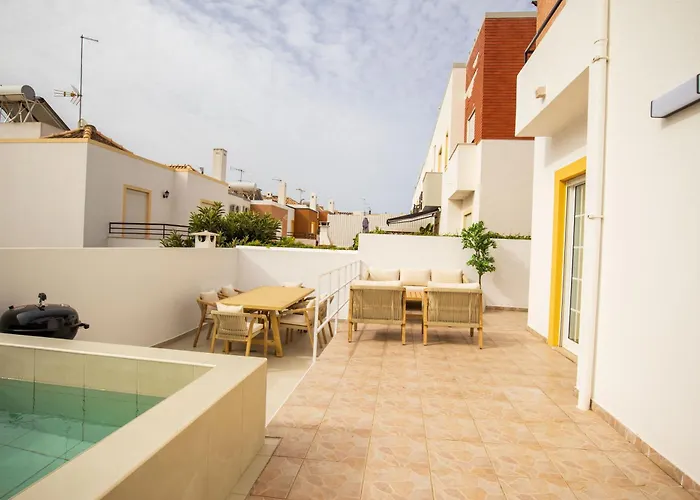 Luxuosa Com Piscina, Garagem E Vista Mar 别墅