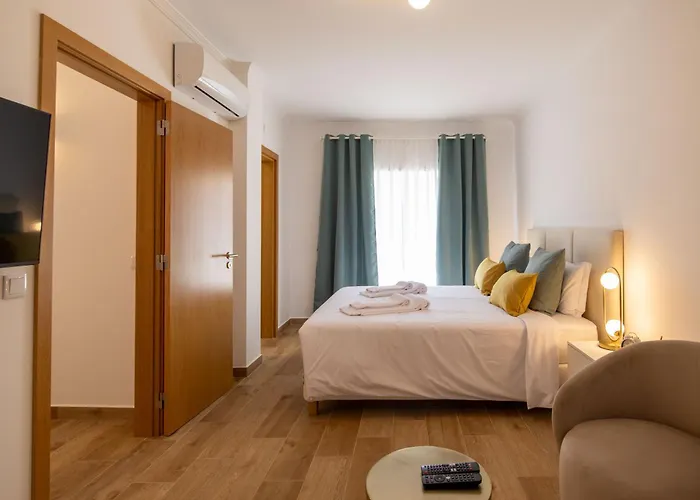 别墅 Luxuosa Com Piscina, Garagem E Vista Mar 塔维拉
