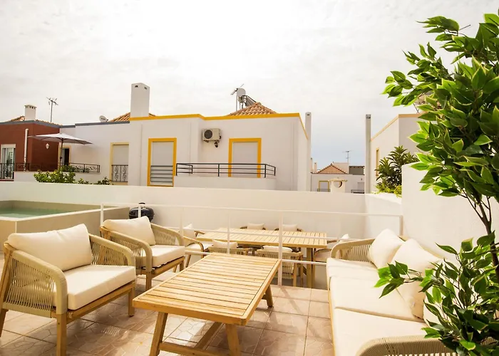 Luxuosa Com Piscina, Garagem E Vista Mar